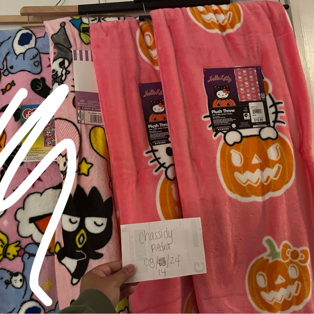 Looking for FALL hk throw